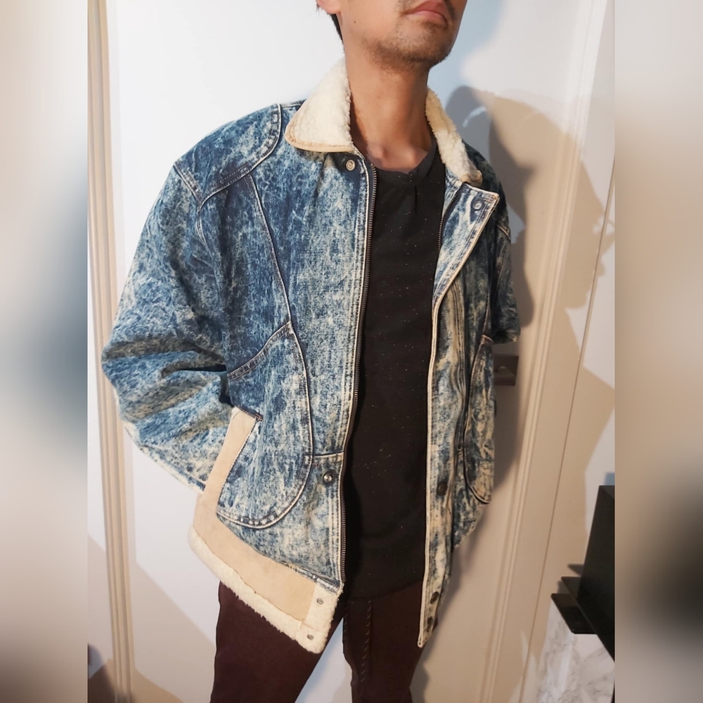 Vintage Jordache Men's Oversized Blue Acid Wash Denim Jacket with Sherpa Trim
